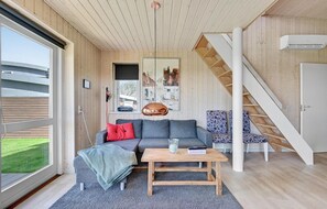 TV, caminetto, impianto stereo