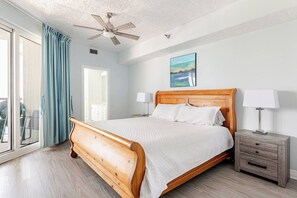 2 bedrooms, in-room safe, iron/ironing board, free WiFi - Beautiful Beach Front Condo Next To Pier!!! SNOW BIRDS PLEASE INQUIRE!!! (Navarre)