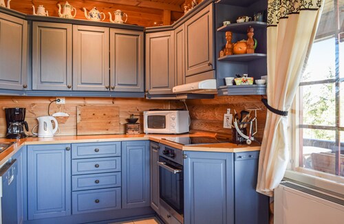 Gorgeous home in Vegårshei with WiFi