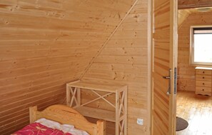 2 bedrooms, travel cot, free WiFi