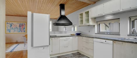 Réfrigérateur, four, plaque de cuisson, lave-vaisselle