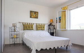 2 chambres, fer et planche à repasser, Wi-Fi gratuit, draps fournis