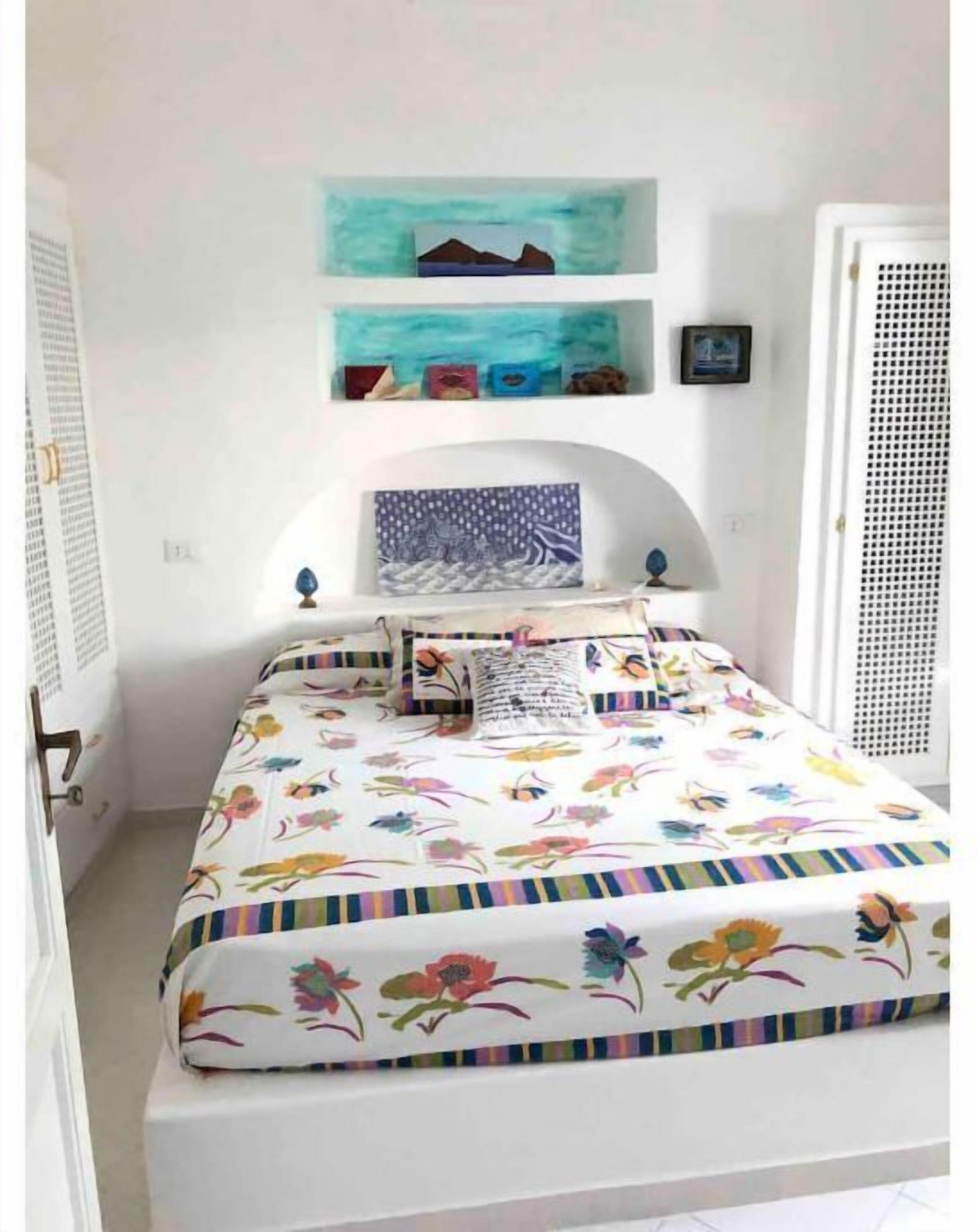 4 habitaciones, tabla de planchar con plancha y ropa de cama 