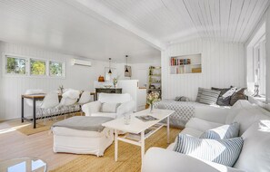 TV, fireplace, DVD player