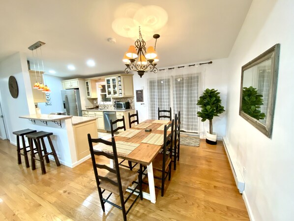 Dining - Creek house with expansive mountain views (ashland)