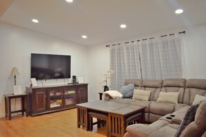 Smart TV - Creek house with expansive mountain views (ashland)