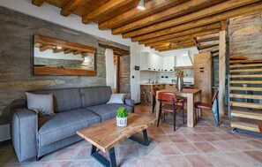 Smart TV, chimenea, consola de videojuegos y reproductor de DVD 
