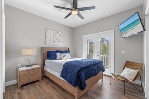 4 bedrooms, desk, iron/ironing board, WiFi (free)