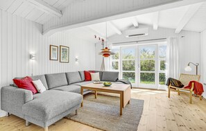 تلفزيون ذكي، مدفأة، مشغل دي في دي