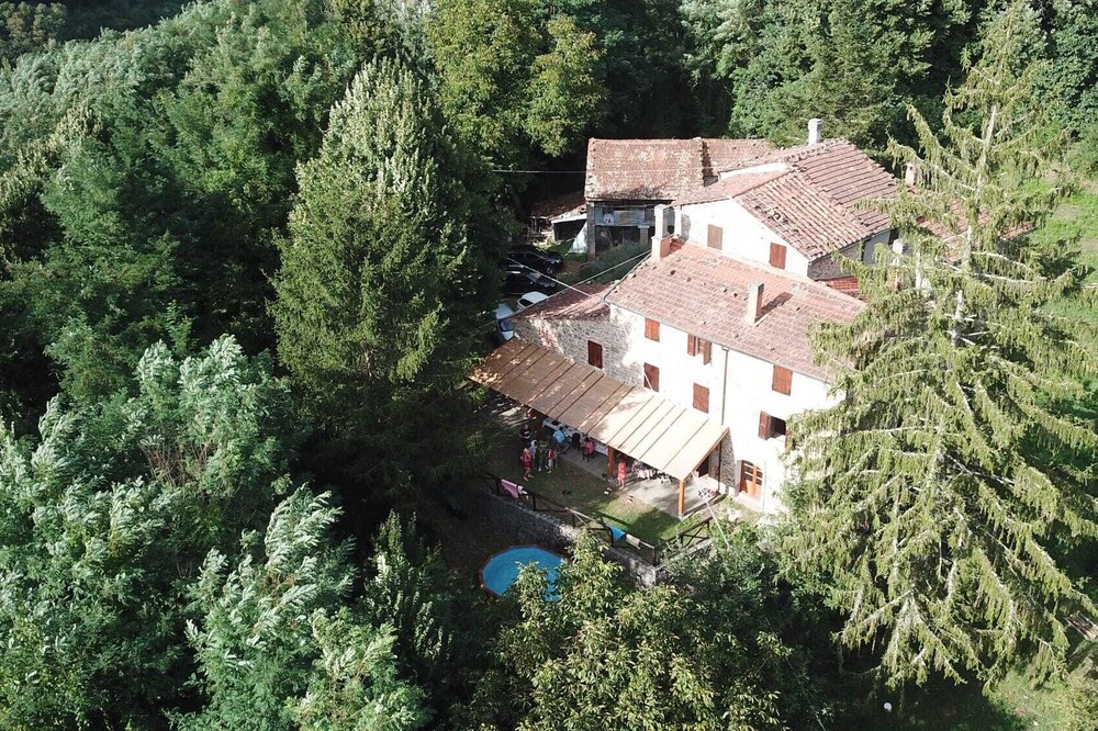 Villa immersa nel verde