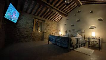 7 chambres, coffres-forts dans les chambres, bureau