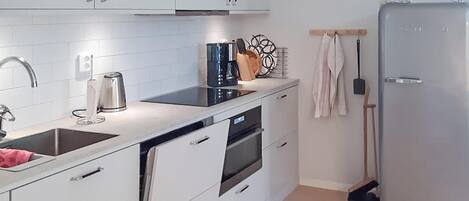 Fridge, stovetop, dishwasher, coffee/tea maker