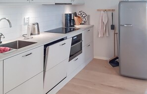 Fridge, stovetop, dishwasher, coffee/tea maker