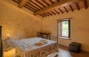9 bedrooms, free WiFi