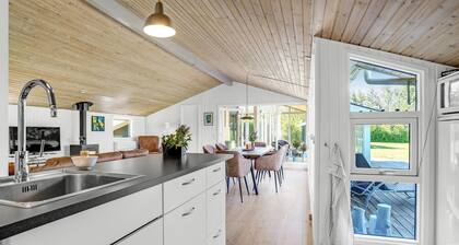 Awesome home in Jerup with WiFi