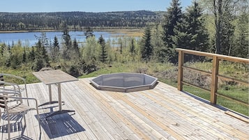 Bañera de hidromasaje al aire libre