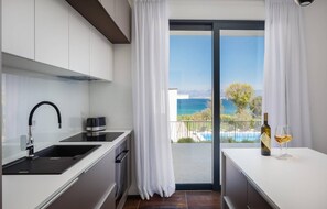 Réfrigérateur, four, plaque de cuisson, lave-vaisselle