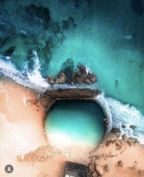 Beach nearby, sun-loungers, beach towels