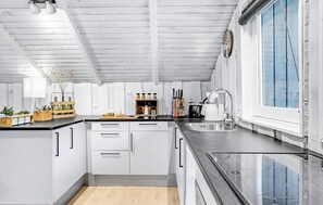 Fridge, oven, stovetop, dishwasher - 2 bedroom nice home in Skibby (Skibby)