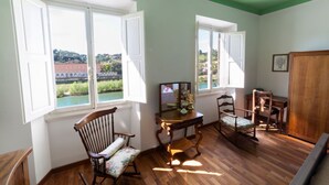 A room with wooden flooring, a desk, two chairs, and a cabinet. - Lungarno attic with private terrace and lift (Firenze)