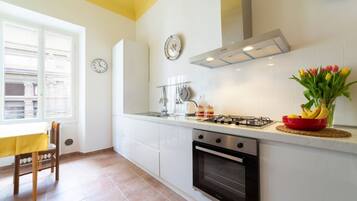 Fridge, oven, stovetop, dishwasher