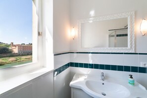 Regadera, secadora de cabello, bidet 
