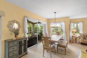 Interior - Tranquil First-Floor Condo with Lanai, Pool & Lake in Naples (Naples)
