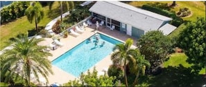 Piscine extérieure, piscine chauffée