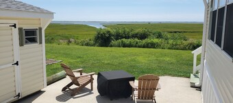 Bayfront cottage offers amazing views of the water and Assateague Island