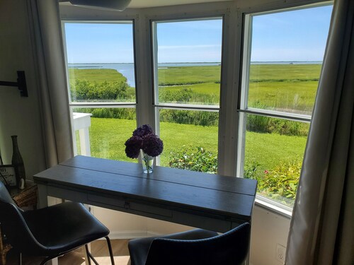 Bayfront cottage offers amazing views of the water and Assateague Island