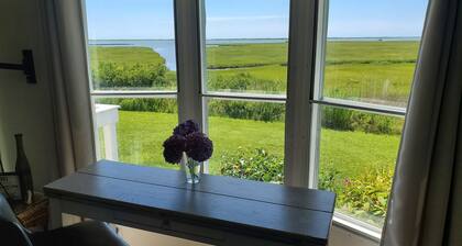 Bayfront cottage offers amazing views of the water and Assateague Island