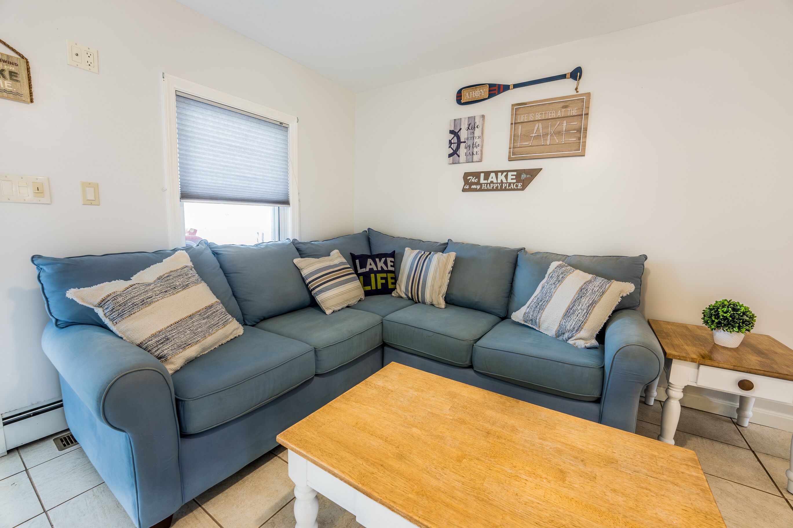 Condo with a VIEW of Winnisquam from your bed~ bring your boat/jet ski