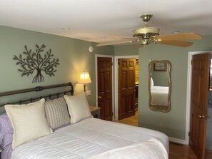 5 bedrooms, desk, iron/ironing board, free WiFi