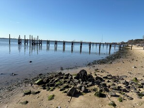 Tæt på stranden, liggestole, badehåndklæder