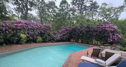 Spacious Hampton Bays Home-near Shinnecock Hills- Perfect for 2026 US Golf Open!