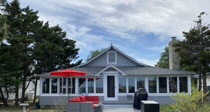 GORGEOUS, RECENTLY RENOVATED, WATERFRONT COTTAGE