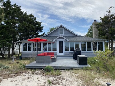 GORGEOUS, RECENTLY RENOVATED, WATERFRONT COTTAGE