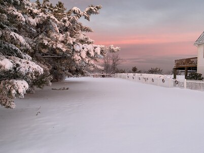 GORGEOUS, RECENTLY RENOVATED, WATERFRONT COTTAGE