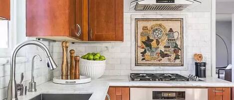 Réfrigérateur, micro-ondes, four, lave-vaisselle