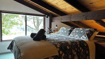 2 bedrooms, iron/ironing board, travel crib, free WiFi