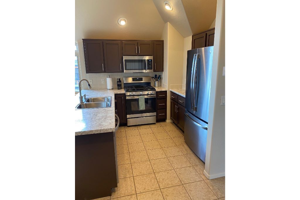 Custom Flagstaff home on 2.5 acres backing forest service, pets welcome