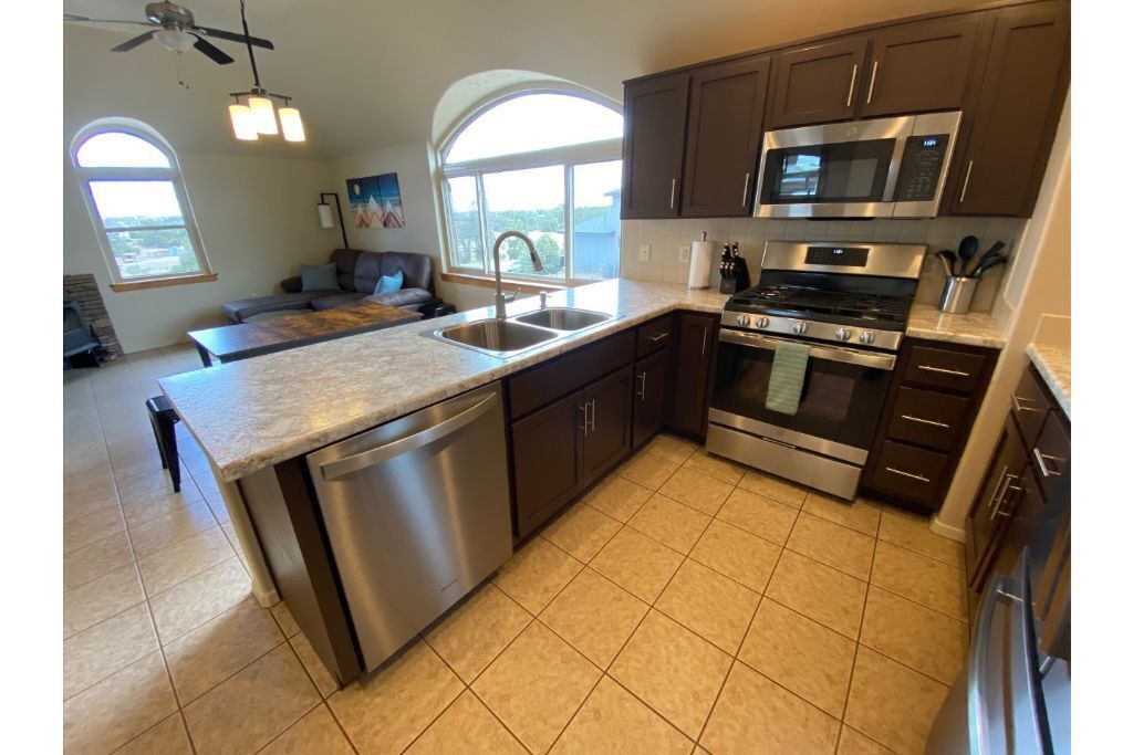 Custom Flagstaff home on 2.5 acres backing forest service, pets welcome