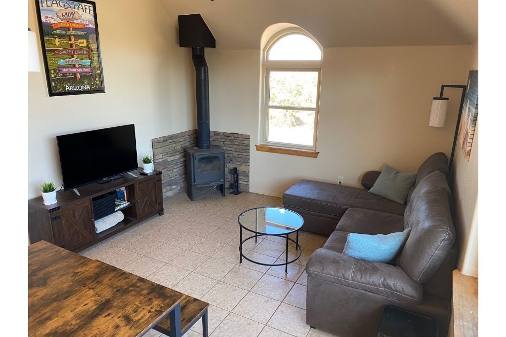 Custom Flagstaff home on 2.5 acres backing forest service, pets welcome