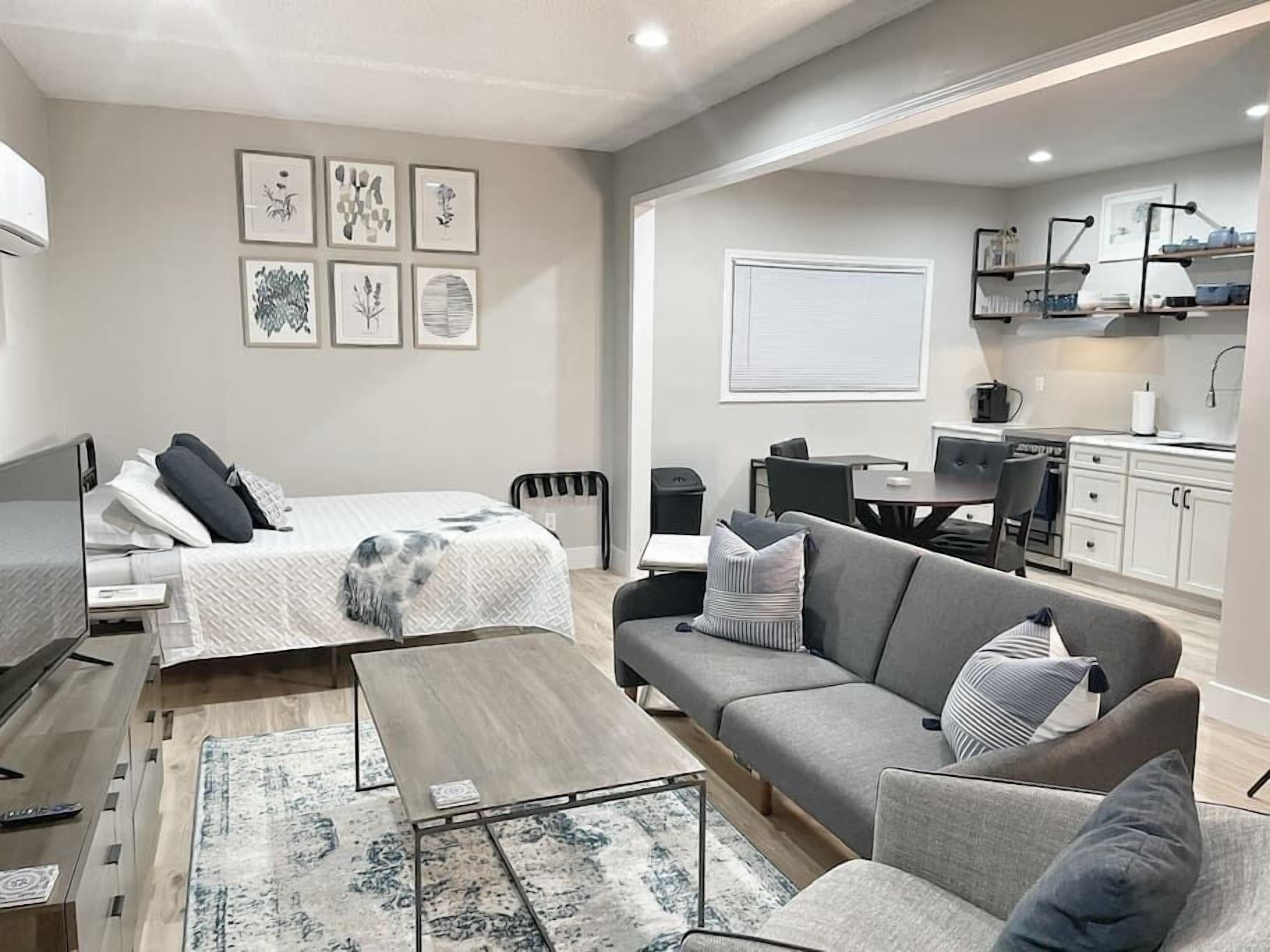 Graceful Living - Sweet Skybox Suite.