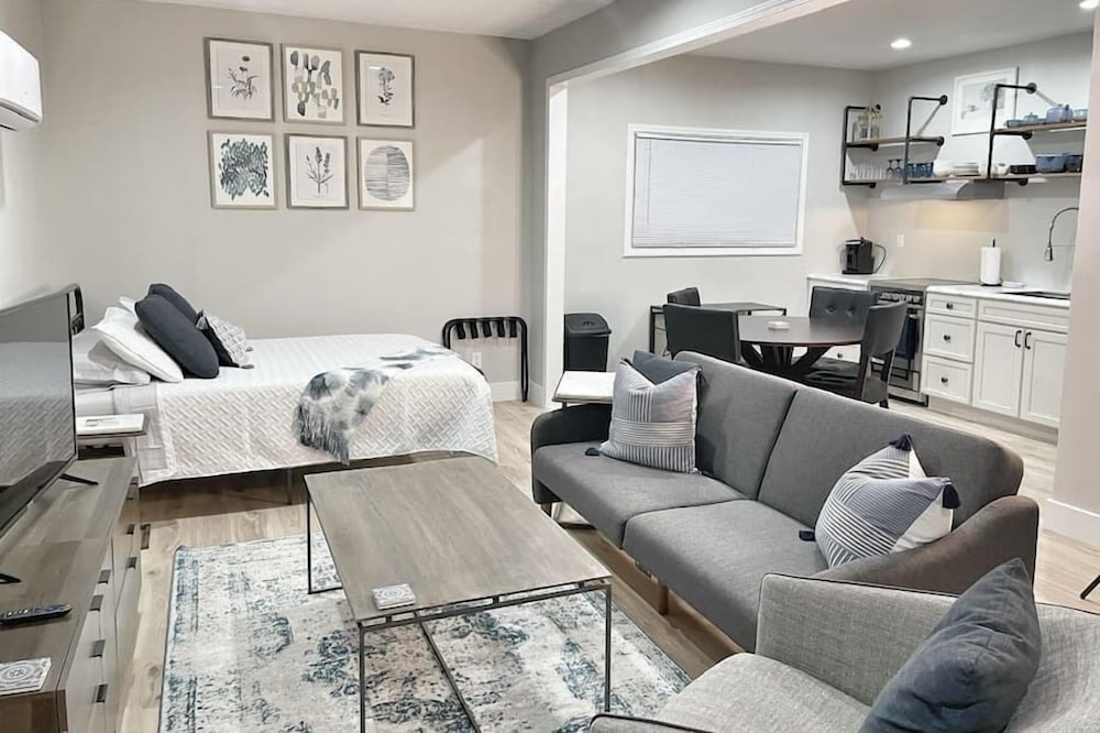 Graceful Living - Sweet Skybox Suite.