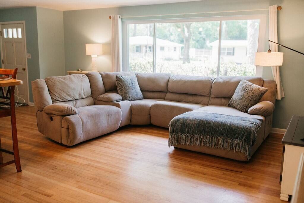 Heart of Gainesville 🧡💙 Pet-Friendly 🦮 Backyard