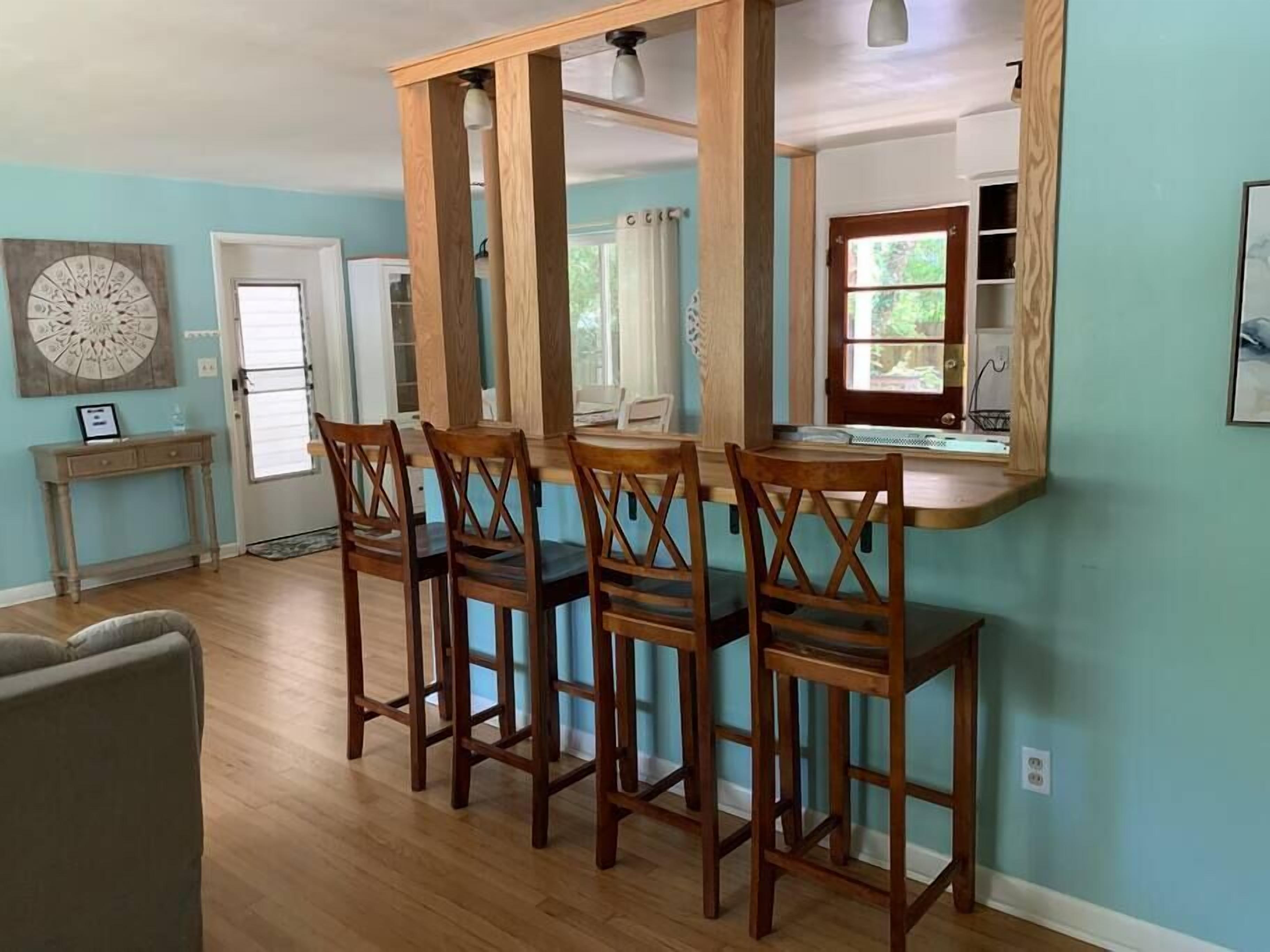 Heart of Gainesville 🧡💙 Pet-Friendly 🦮 Backyard