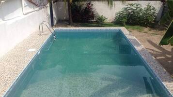 Hồ bơi ngoài trời