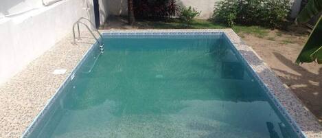 Hồ bơi ngoài trời