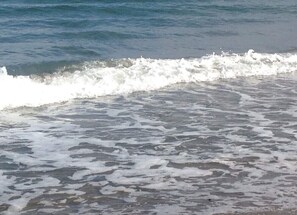 Beach nearby, white sand, beach shuttle, 10 beach bars - Villa Mim (Tela)